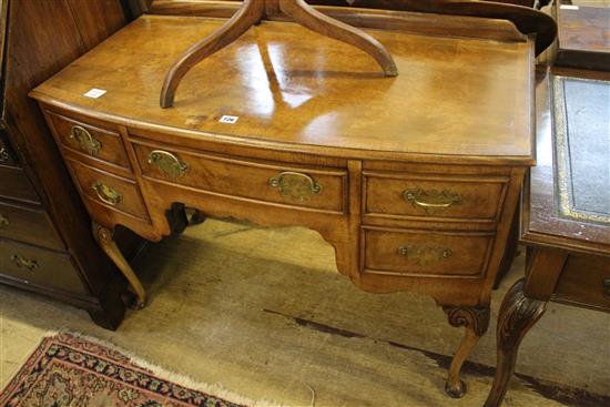 Walnut bow fronted dressing table, fitted five small drawers, on cabriole legs